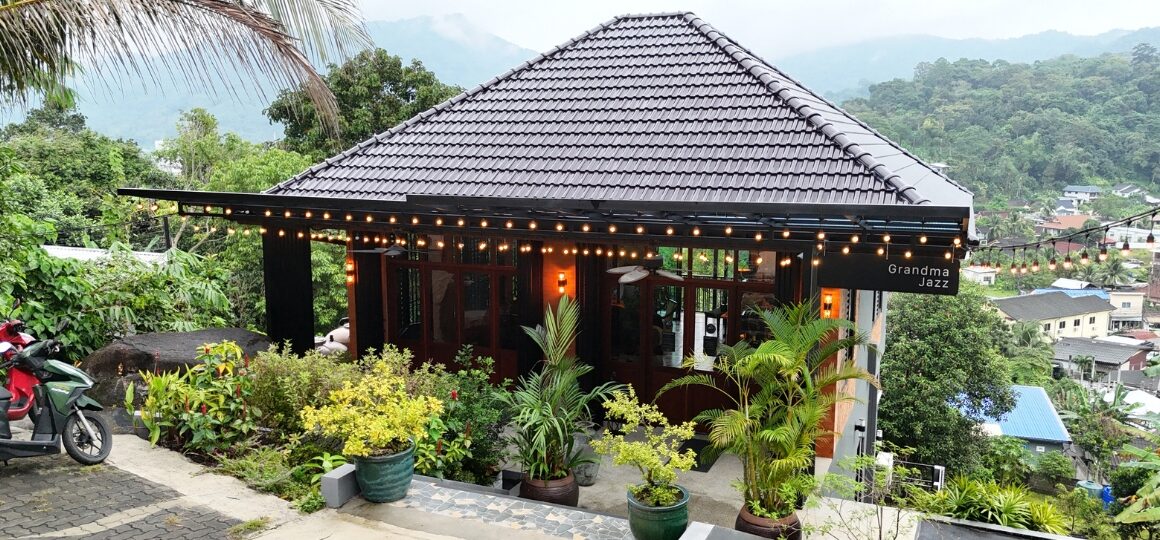 Inside the World’s First Plastic-Free Dispensary